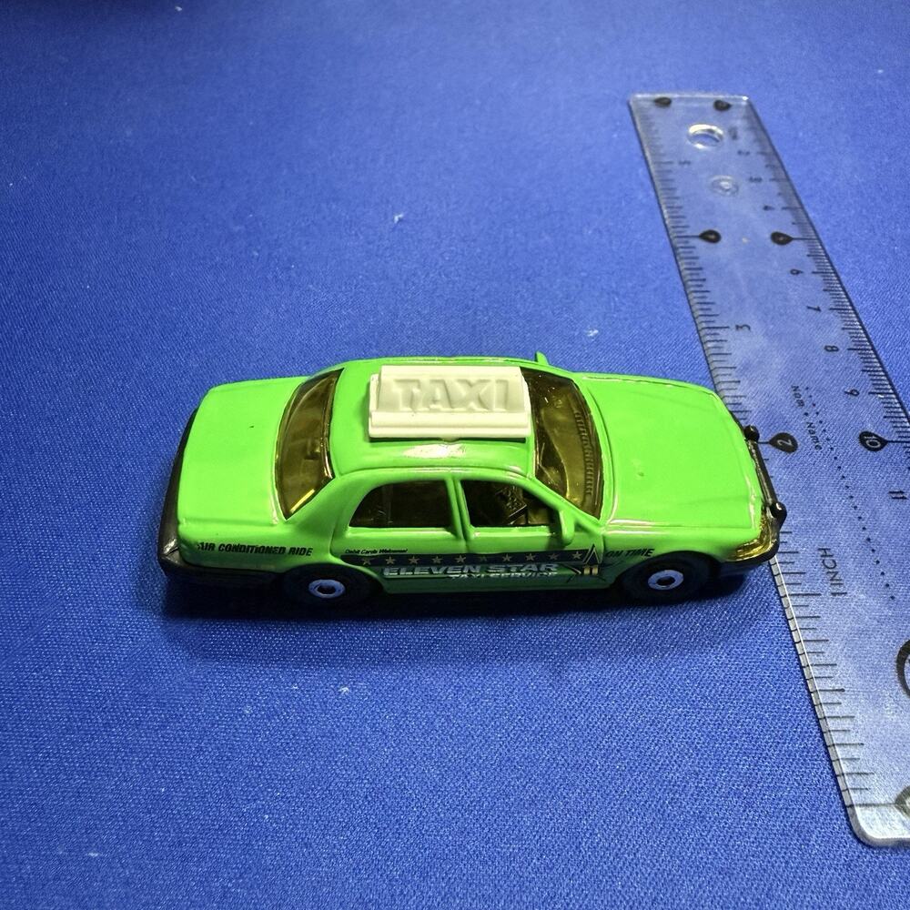 Matchbox Green 2006 Ford Crown Victoria Taxi Unified Cab Service 1:71 Excellent